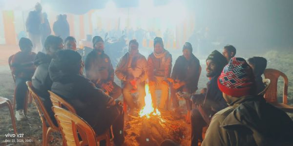 जौनपुर में 8 डिग्री पहुंचा तापमान, कड़ाके की ठंड से जनजीवन प्रभावित