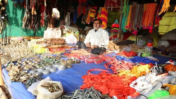 व्यापार मेले में परंपरागत दुकानें व्यापार मेले में परंपरागत दुकानें