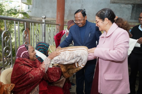 प्रभारी मंत्री ने बुजुर्गों से किया संवाद प्रभारी मंत्री ने बुजुर्गों से किया संवाद