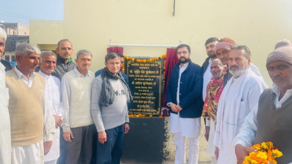 गांव फ्रांसवाला में पेवर ब्लॉक से नवनिर्मित गली का उद्घाटन करते विधायक आदित्य सुरजेवाला गांव फ्रांसवाला में पेवर ब्लॉक से नवनिर्मित गली का उद्घाटन करते विधायक आदित्य सुरजेवाला