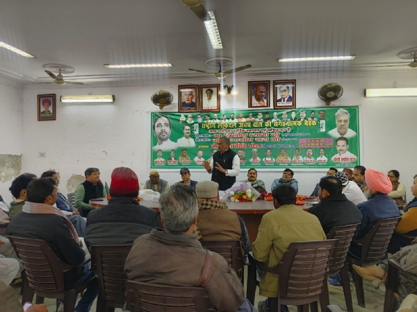 रालोद प्रदेश मुख्यालय में अवध क्षेत्र की संगठनात्मक बैठक को संबोधित करते त्रिलोक त्यागी एवं उपस्थित नेतागण रालोद प्रदेश मुख्यालय में अवध क्षेत्र की संगठनात्मक बैठक को संबोधित करते त्रिलोक त्यागी एवं उपस्थित नेतागण