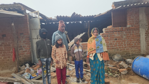 क्षतिग्रस्त घर