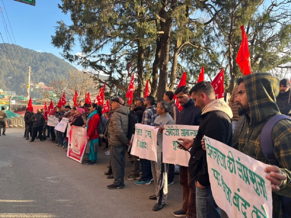 अमेरिका के विरुद्ध प्रदर्शन करते सीटू