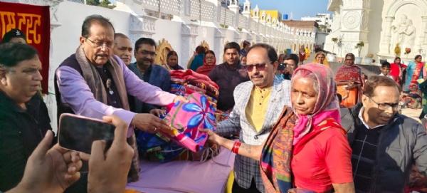 कार्यक्रम में शामिल मंत्री राधा कृष्‍ण किशोर सहित अन्‍य