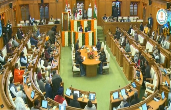 विधानसभा सत्र के दौरान अभिभाषण देते हुए उपराज्यपाल विनय कुमार सक्सेना।