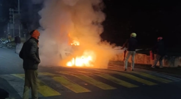 जलती कार