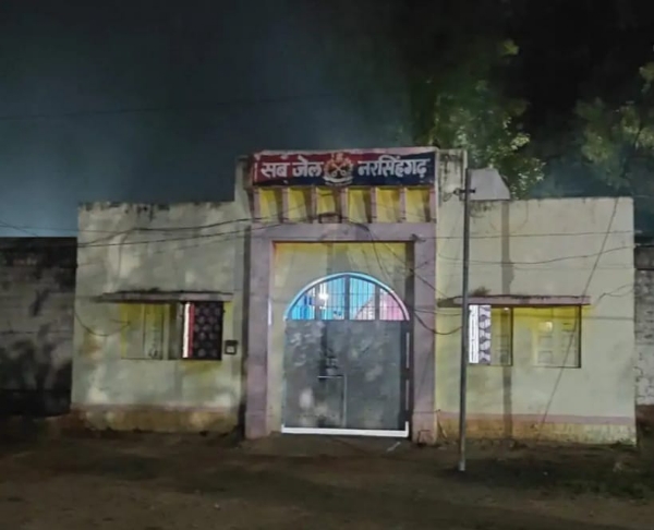 करते हुए शासकीय कार्य में डाली बाधा