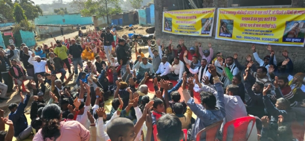 बैठक में मौजूद सैकडों स्‍थानीय लोग