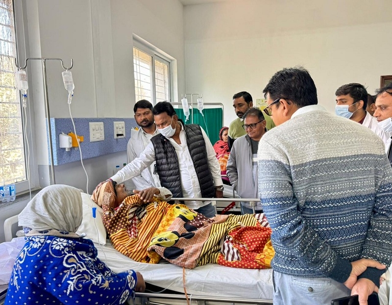 मंत्री सिलावट ने अरबिंदो अस्पताल पहुंचकर ली प्रभावितों से स्वास्थ्य उपचार की जानकारी मंत्री सिलावट ने अरबिंदो अस्पताल पहुंचकर ली प्रभावितों से स्वास्थ्य उपचार की जानकारी