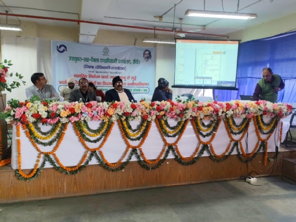 प्रशिक्षण कार्यक्रम में मंच पर बैठे डीसी सहित अन्य की तस्वीर प्रशिक्षण कार्यक्रम में मंच पर बैठे डीसी सहित अन्य की तस्वीर