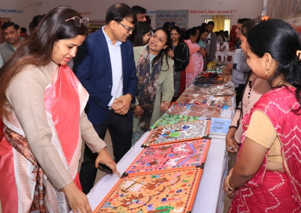 प्रदर्शनी में जिले के उत्पाद प्रदर्शनी में जिले के उत्पाद