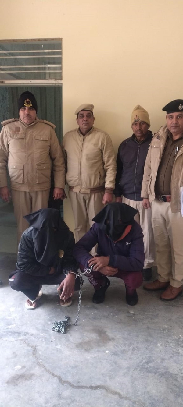 फतेहाबाद। पुलिस गिरफ्त में पकड़े गए युवक।