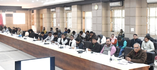 बैठक की फाेटाे।