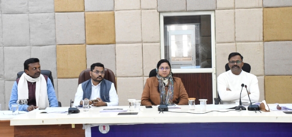 बैठक की फाेटाे।