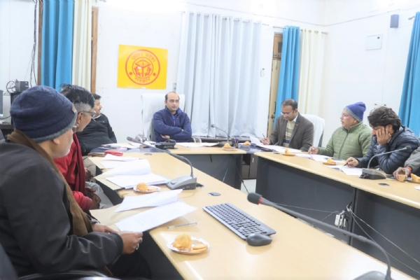 प्रतापगढ़ में एसआईआर को लेकर राजनीतिक दलों के साथ बैठक प्रतापगढ़ में एसआईआर को लेकर राजनीतिक दलों के साथ बैठक