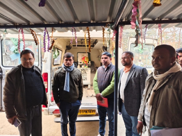 अस्पताल सील करने पहुंचे अधिकारी अस्पताल सील करने पहुंचे अधिकारी