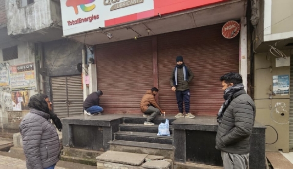 बकाया सम्पत्ति कर वसूली अभियान के तहत नगर निगम की टीम द्वारा जोन-02 व जोन-03 में भवनों पर सीलिंग की कार्रवाई करती हुई। बकाया सम्पत्ति कर वसूली अभियान के तहत नगर निगम की टीम द्वारा जोन-02 व जोन-03 में भवनों पर सीलिंग की कार्रवाई करती हुई।