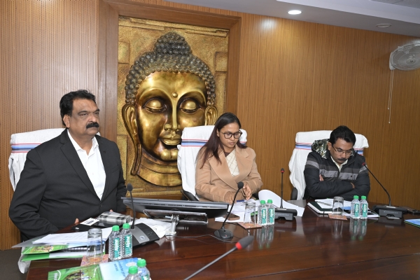 बैठक में मंत्री शिल्पी नेहा तिर्की सहित अन्य बैठक में मंत्री शिल्पी नेहा तिर्की सहित अन्य