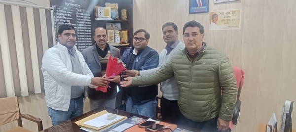 जिला विद्यालय निरीक्षक को ज्ञापन देते उप्र माध्यमिक शिक्षा संघ के पदाधिकारी। जिला विद्यालय निरीक्षक को ज्ञापन देते उप्र माध्यमिक शिक्षा संघ के पदाधिकारी।