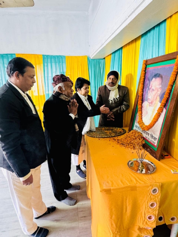 श्रद्धांजलि देते हुए