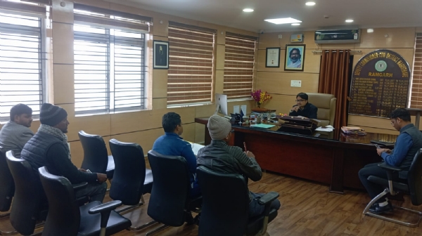 बैठक में शामिल अधिकारी