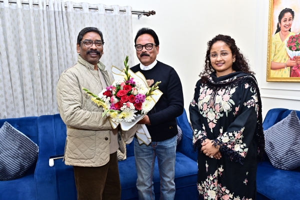 मुख्यमंत्री से मुलाकात करते संसद