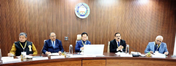 सम्मेलन में मंथन करते विभिन्न विश्वविद्यालयों के कुलपति एवं अन्य।