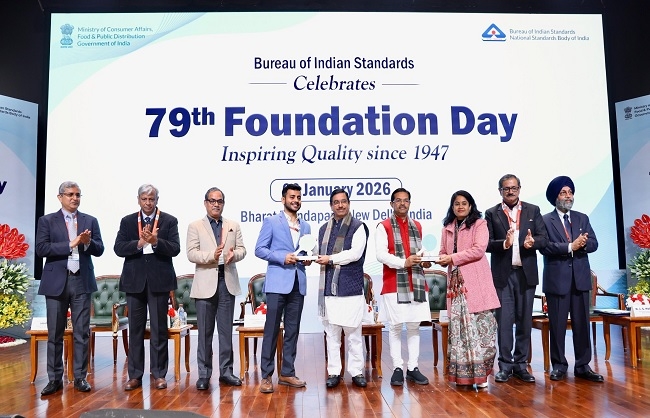 बीआईएस के 79वें स्थापना दिवस कार्यक्रम को संबोधित करते प्रल्हाद जोशी