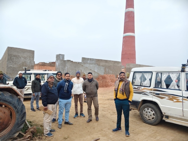 विनिमय शुल्क जमा न करने पर 4 ईंट भट्ठों पर कार्रवाई, कच्ची ईंटें तोड़ी गईं, संचालन रोका गया* विनिमय शुल्क जमा न करने पर 4 ईंट भट्ठों पर कार्रवाई, कच्ची ईंटें तोड़ी गईं, संचालन रोका गया*