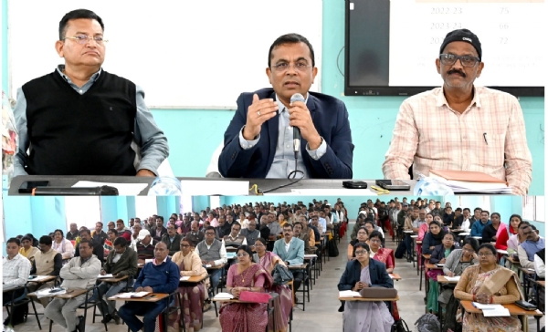 जांजगीर चांपा: कलेक्टर ने शासकीय हाई स्कूल व हायर सेकेंडरी प्राचार्यों की ली समीक्षा बैठक