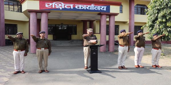 एसपी ने सड़क सुरक्षा नियमों के पालन की शपथ दिलायी