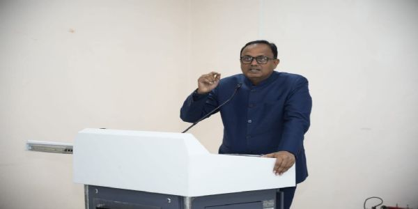 छात्रों को सेमेस्टर ब्रेक के दौरान दी जाएगी ड्रोन की ट्रेनिंग: कुलपति