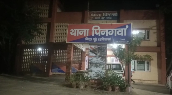 लकड़ी लेने गई महिला के साथ की छेड़छाड़