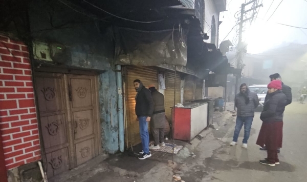 बकाया सम्पत्ति कर वसूली अभियान के तहत नगर निगम की टीम द्वारा जोन-02 व जोन-03 में भवनों पर सीलिंग की कार्रवाई करती हुई। बकाया सम्पत्ति कर वसूली अभियान के तहत नगर निगम की टीम द्वारा जोन-02 व जोन-03 में भवनों पर सीलिंग की कार्रवाई करती हुई।