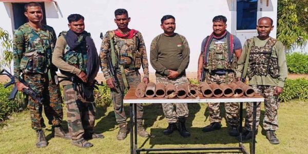 बरामद 11 नग क्लेमोर माइन के साथअम्बागढ़ पुलिस बरामद 11 नग क्लेमोर माइन के साथअम्बागढ़ पुलिस