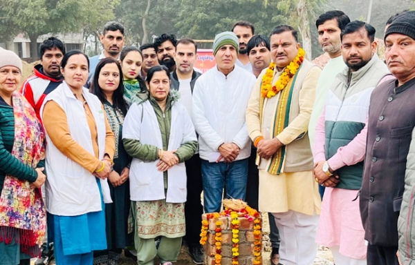 सोनीपत: भाजपा प्रदेश कार्यसमिति सदस्य प्रदीप सांगवान सीएचसी का शिलान्यास करते हुए सोनीपत: भाजपा प्रदेश कार्यसमिति सदस्य प्रदीप सांगवान सीएचसी का शिलान्यास करते हुए