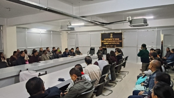 अधिकारियों और कर्मचारियों के साथ किया विचार-विमर्श करते कामरूप (मेट्रो) जिले के नव नियुक्त आयुक्त अधिकारियों और कर्मचारियों के साथ किया विचार-विमर्श करते कामरूप (मेट्रो) जिले के नव नियुक्त आयुक्त