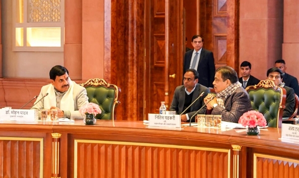 दिल्ली में समीक्षा बैठक दिल्ली में समीक्षा बैठक