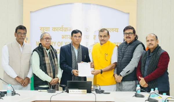 केन्द्रीय मंत्री से मुलाकात करते बीएमएस