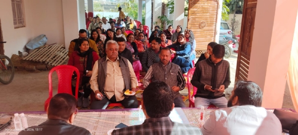 बैठक में शामिल दीपेश निराला सहित अन्य की तस्वीर बैठक में शामिल दीपेश निराला सहित अन्य की तस्वीर