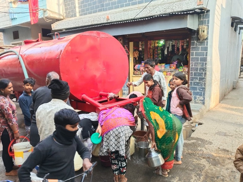 टैंकरों के माध्यम से सतत स्वच्छ जल वितरण