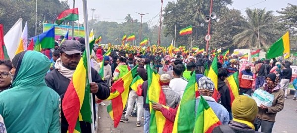 कोलकाता के रानी रासमणि रोड पर आदिवासी समाज का विशाल प्रदर्शन। कोलकाता के रानी रासमणि रोड पर आदिवासी समाज का विशाल प्रदर्शन।