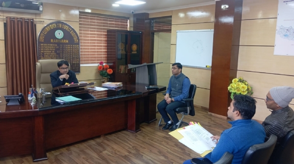 बैठक में शामिल अधिकारी