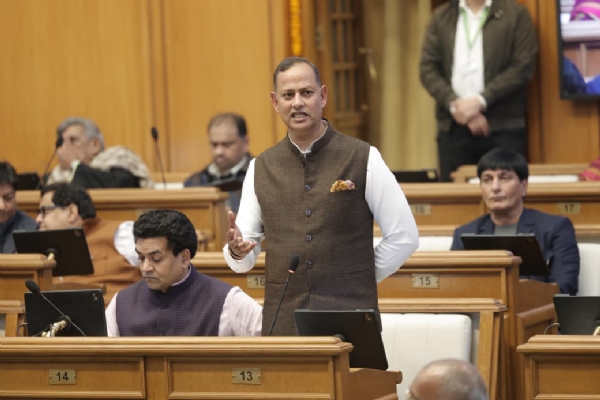 समाज कल्याण मंत्री रविंद्र इंद्राज सिंह मंगलवार को दिल्ली विधानसभा में उपराज्यपाल के अभिभाषण पर सरकार की ओर से धन्यवाद प्रस्ताव रखते हुए