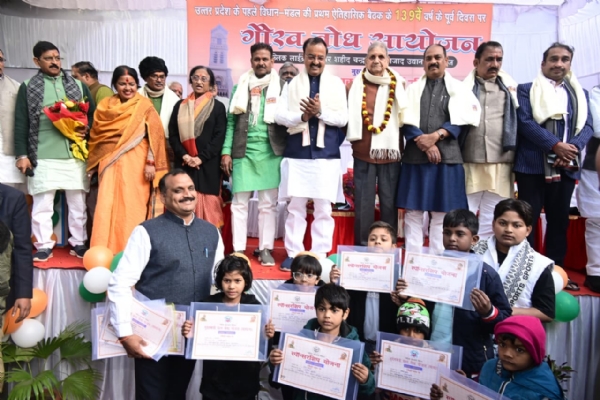 शहीद चन्द्रशेखर आजाद पार्क में आयोजित गौरव बोध कार्यक्रम का छाया चित्र शहीद चन्द्रशेखर आजाद पार्क में आयोजित गौरव बोध कार्यक्रम का छाया चित्र