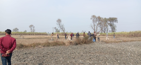 बेतिया में महिला की संदिग्ध मौत, दाह संस्कार के बीच पुलिस ने रुकवाई प्रक्रिया बेतिया में महिला की संदिग्ध मौत, दाह संस्कार के बीच पुलिस ने रुकवाई प्रक्रिया