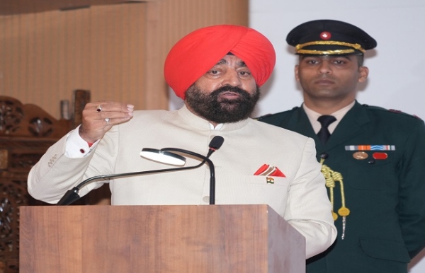 राज्यपाल लेफ्टिनेंट जनरल गुरमीत सिंह (से.नि.) कार्यक्रम को संबोधित करते।