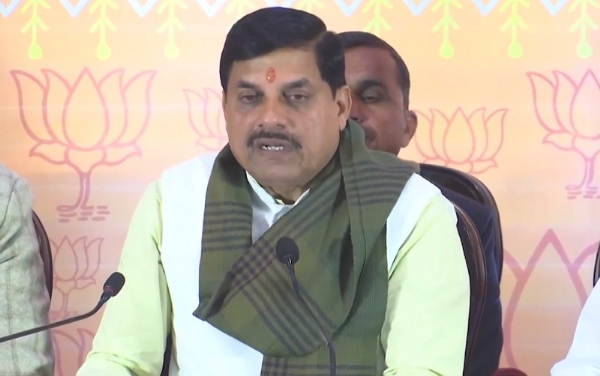 पत्रकारों को संबोधित करते हुए मुख्यमंत्री डॉ. यादव पत्रकारों को संबोधित करते हुए मुख्यमंत्री डॉ. यादव