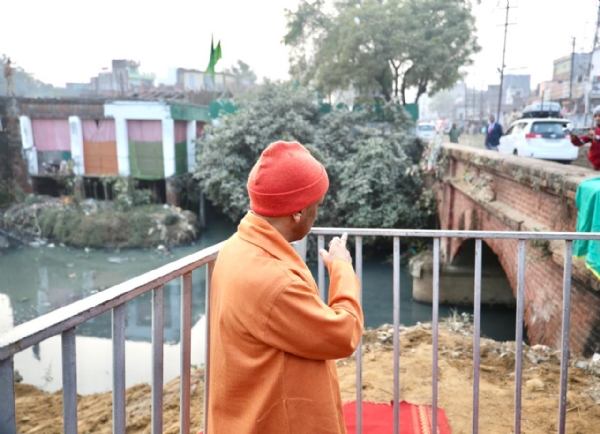 निरीक्षण कर मुख्यमंत्री योगी आदित्यनाथ ने अधिकारियों को दिए जरूरी निर्देश* निरीक्षण कर मुख्यमंत्री योगी आदित्यनाथ ने अधिकारियों को दिए जरूरी निर्देश*