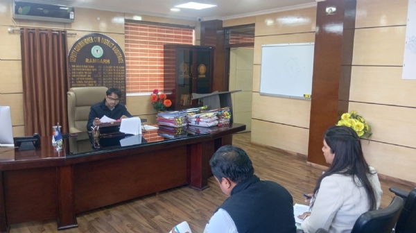 बैठक में शामिल अधिकारी बैठक में शामिल अधिकारी